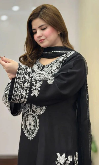 Lawn 3pc usntitche summer embroiered collection suit