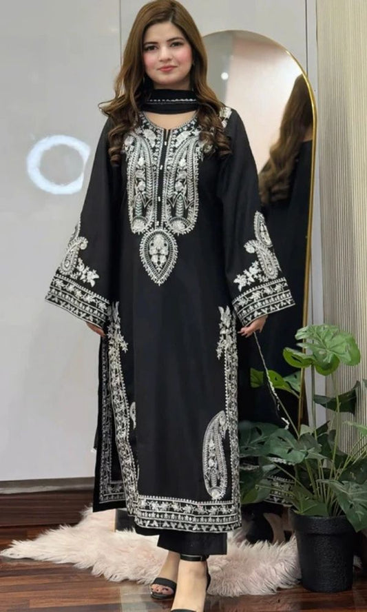 Lawn 3pc usntitche summer embroiered collection suit