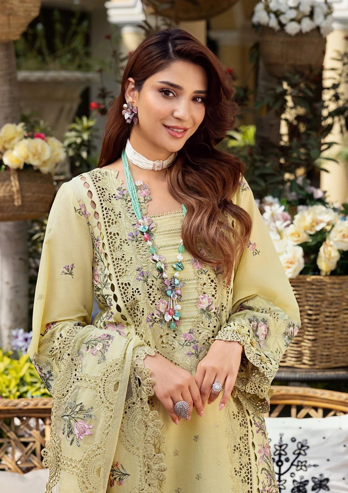 Lawn 3pc unstitched chiken kari embroiered with khaddi net(ready to waer duppata) summer collection suit